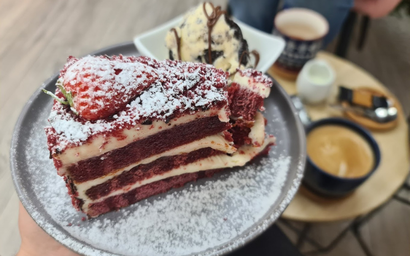 Homemade Cakes & Desserts